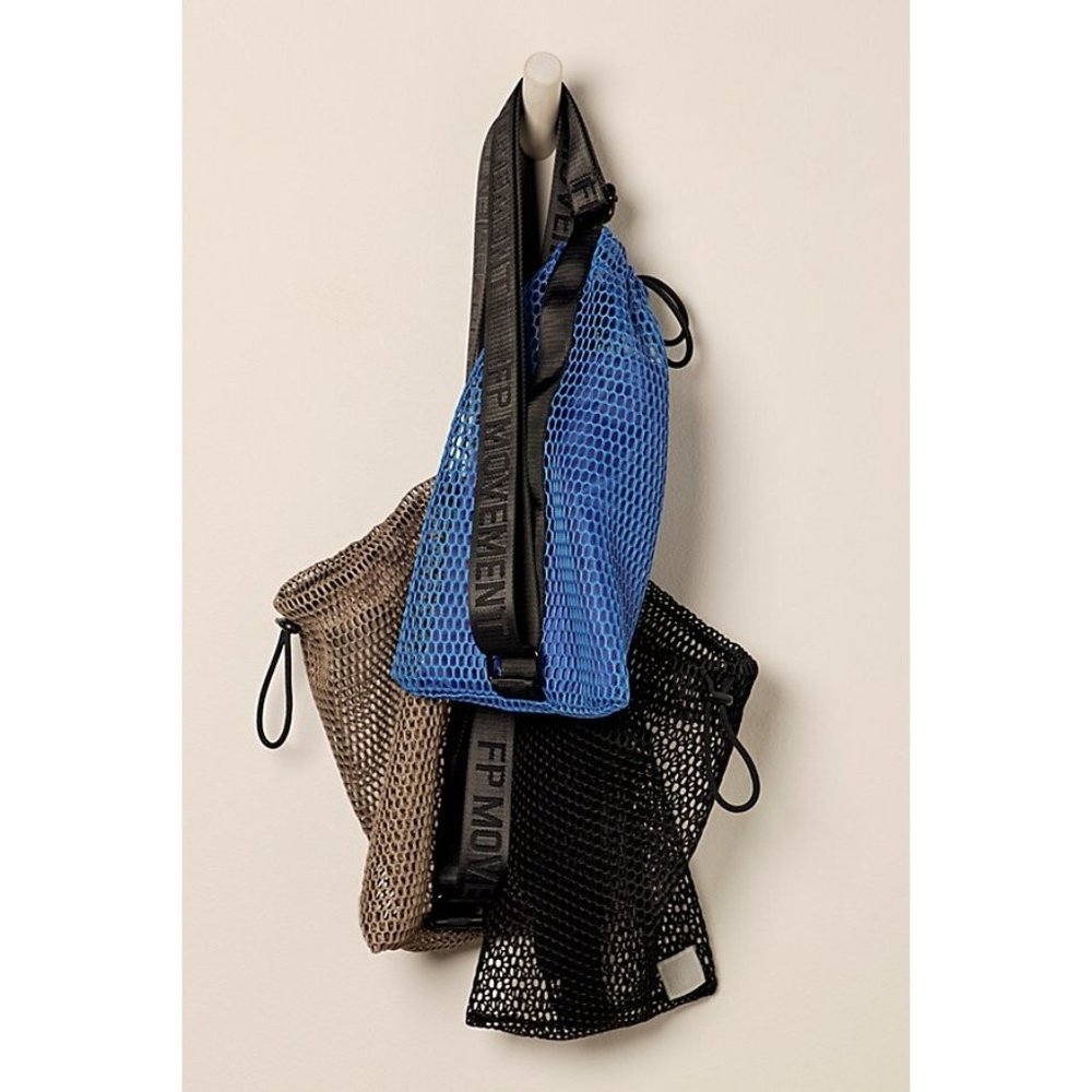 Free People Movement Mini Mesh Sling Bag NEW - Picture 3 of 4